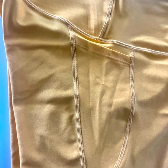 Gold/Yellow Under Armor Compression Leggings- Large - Picture 5 of 5